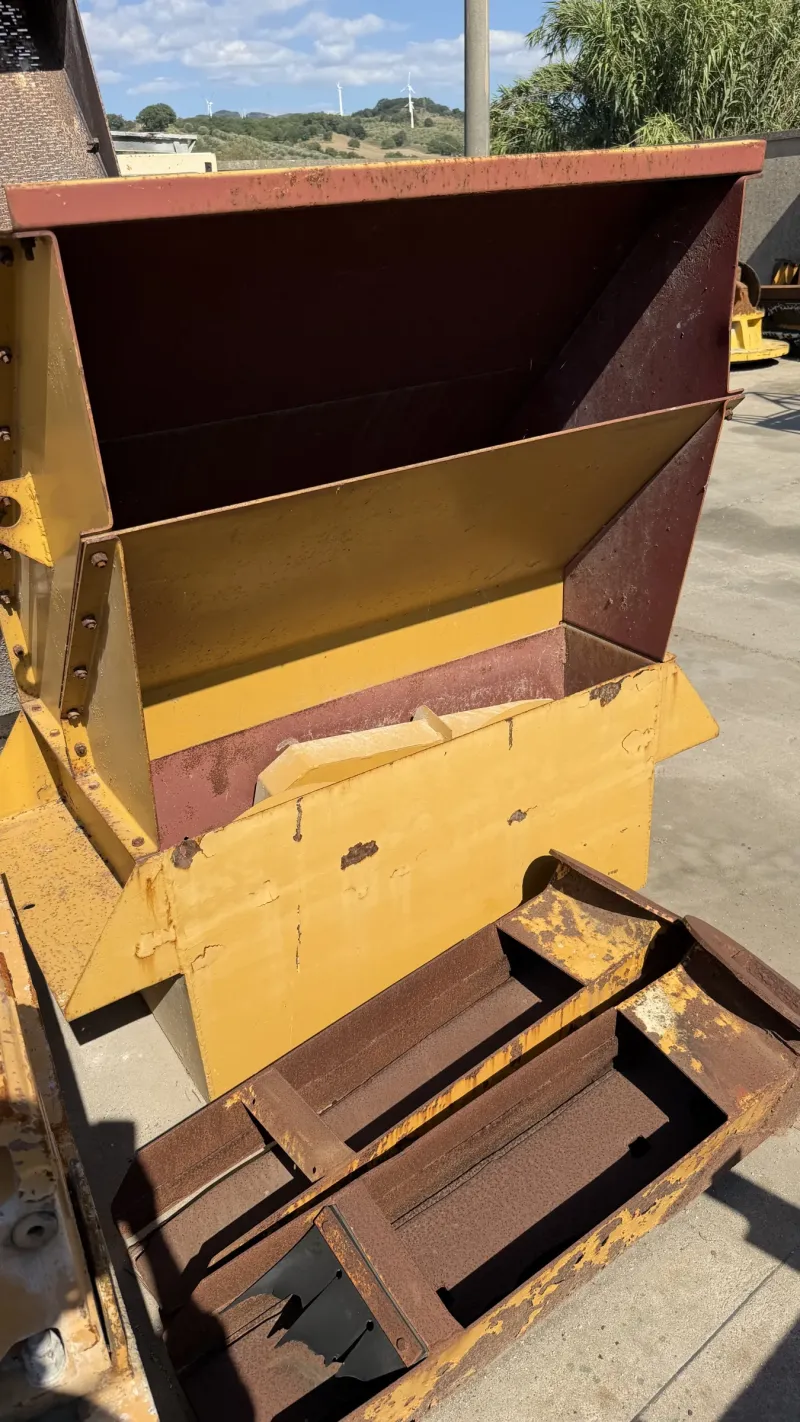 Front feed chute and chutework